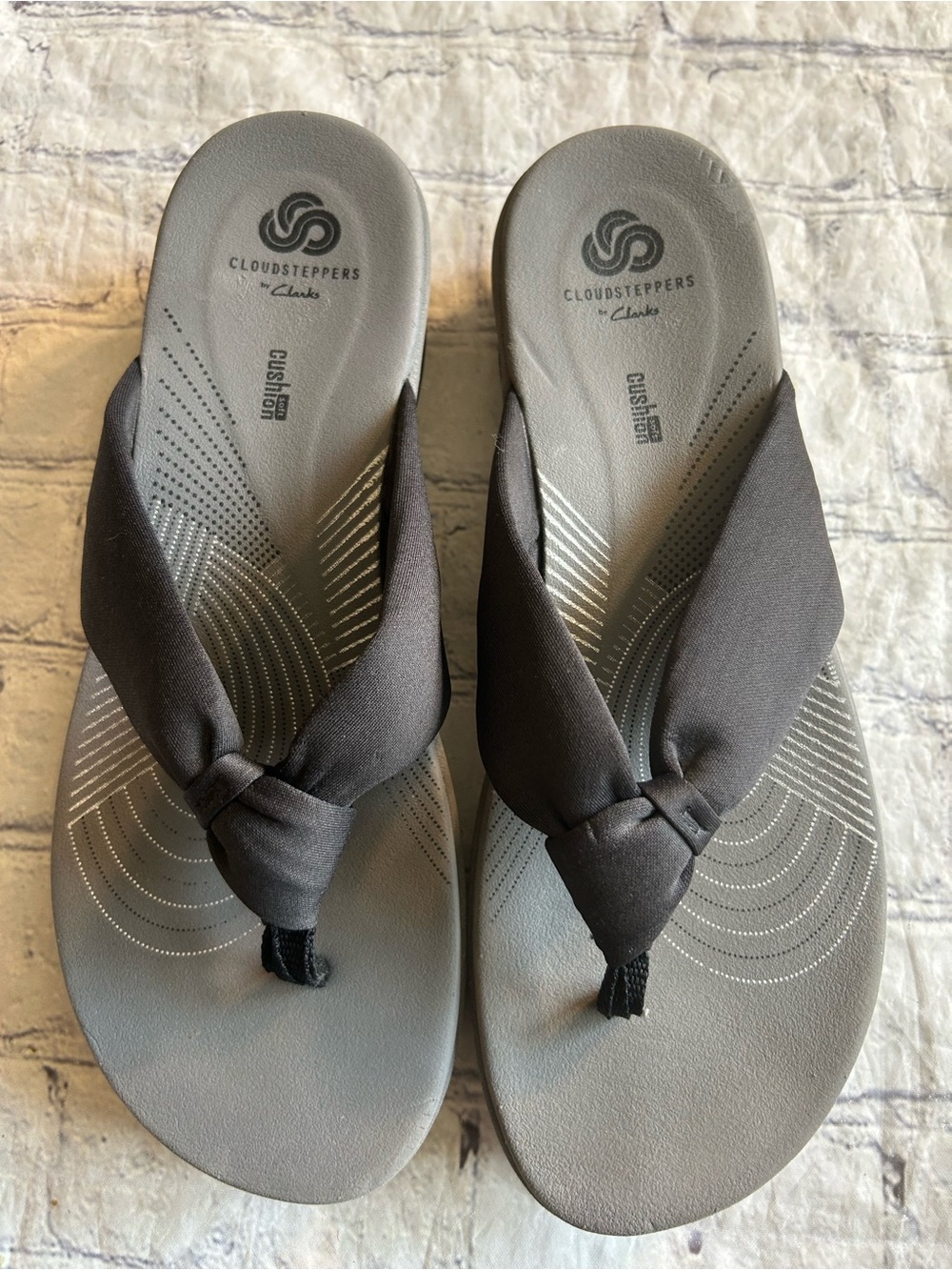 CLARKS CLOUDSTEPPERS SOFT CUSHION BLACK WEDGE HOOK & LOOP STRAP FLIPFLOPS US9